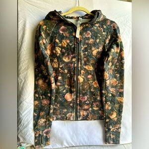 Lululemon Scuba Hoodie *Light Cotton Fleece
Floral Illusion
